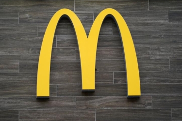 Μπέργκερ των McDonald's συνδέθηκε με κολοβακτηρίδιο - Βουτιά για τη μετοχή