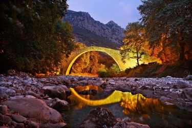 Τα ωραιότερα πέτρινα γεφύρια της Ελλάδας