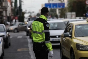 Το άγνωστο πρόστιμο που ισχύει για τους Έλληνες οδηγούς αν βάλουν τα ψώνια στο πίσω κάθισμα