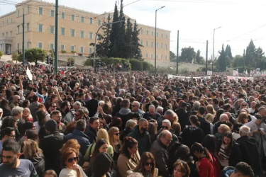 Τα βαθύ τραύμα που άφησαν τα Τέμπη στην κοινωνία και ο κίνδυνος για τη ΝΔ