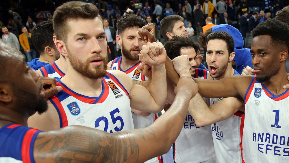 https://www.gazzetta.gr/sites/default/files/styles/euroleague_960x540/public/article/2020-05/anadolu-efes-istanbul-celebrates-eb19_1.jpg?itok=Rw4b-zfr