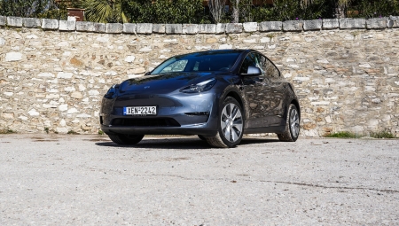 Test drive Tesla Model Y: Η ηλεκτροκίνηση στα καλύτερά της