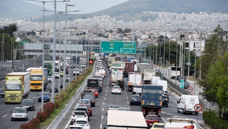 Γιατί έχει τόση κίνηση στην Αθήνα αυτόν τον Ιούλιο;