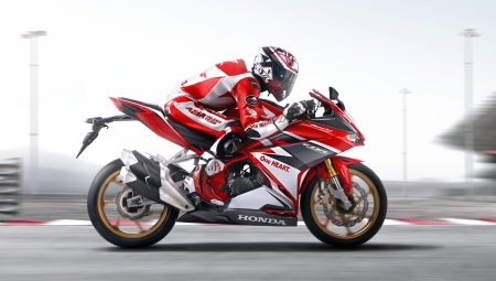 Νέα Honda CBR250RR-R με τα κόκκινα στις 20.000 σ.α.λ.