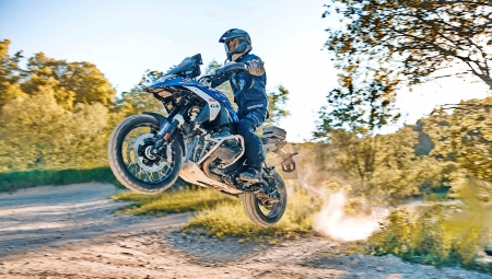 BMW R 1300 GS Trophy Competition & F 900 GS Trophy Marshal (vid)