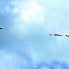 «Ιπτάμενο» banner με συμβουλές τακτικής σε Αγγλία-Ολλανδία!