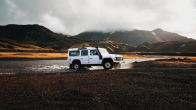 Η επένδυση του αιώνα: Επιχειρηματίας αγόρασε 200 Land Rover Defenders το 2015 και τώρα μπορεί να βγάλει εκατομμύρια από την πώλησή τους