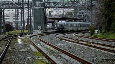 Τρένο στη Λιβαδειά που έσερνε γυναίκα: Το ένα της παιδί είχε κατέβει στο διάζωμα, το άλλο ήταν στα χέρια της και το τρίτο ήταν μέσα 