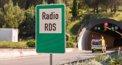 Τι σημαίνει η πινακίδα RDS πριν την είσοδο των τούνελ