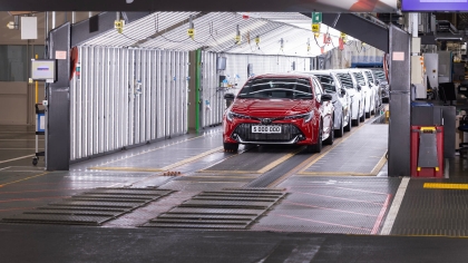 Τι το ιδιαίτερο έχει αυτό το κόκκινο Τoyota Corolla