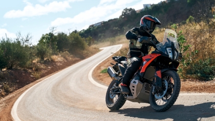 KTM 790 Adventure 2025 και το 890 Adventure περνά στο χρονοντούλαπο (vid)