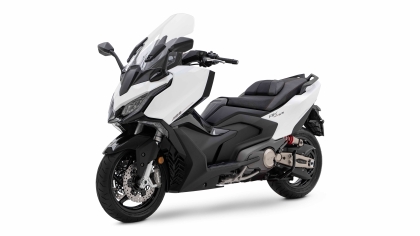 Kymco AK575 Premium: Περισσότερα κυβικά και τεχνολογία 