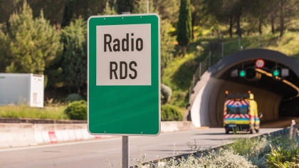 Τι σημαίνει η πινακίδα RDS πριν την είσοδο των τούνελ