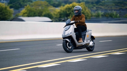 Yadea Fierider: Το ηλεκτρικό scooter που συνδυάζει πολυτέλεια και δύναμη (vid)