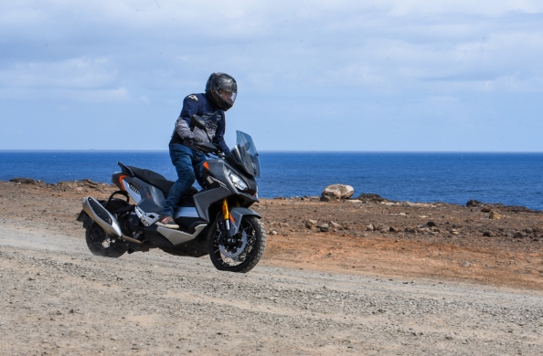 Peugeot XP400 GT: Η κατηγορία των adventure scooter αποκτά το γαλλικό μέλος της