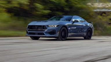 Ford Mustang Dark Horse: Ο Άι Βασίλης φέρνει 500 ίππους! (vid)