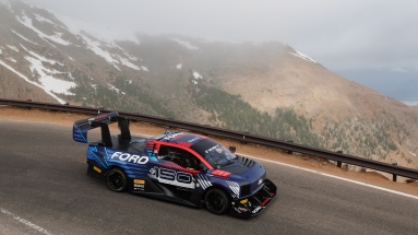 Νίκη για τη Ford με ηλεκτρικό pick up στην ανάβαση Pikes Peak (vid)