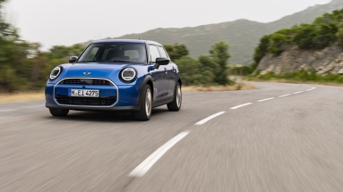 Το MINI Cooper S έχει δύναμη 204 ίππων και πρακτικότητα 5 θυρών