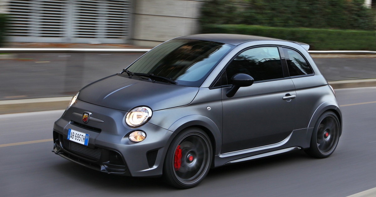 Abarth 695 Biposto: Ένα Supercar τσέπης (vid) | GMotion By Gazzetta