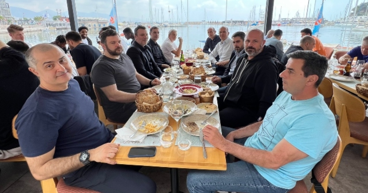 OLYMPIACOS: Lunch initiated by Partzokas for the whole team in Mikrolimanos